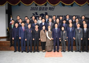 문경시, 퇴직공무원 훈·포장 및 표창 전수식 개최